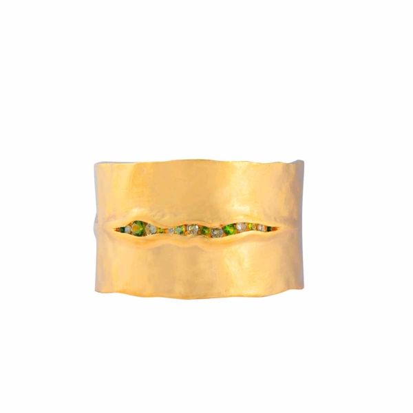 Heart Fussure with Verde Stones Cuff